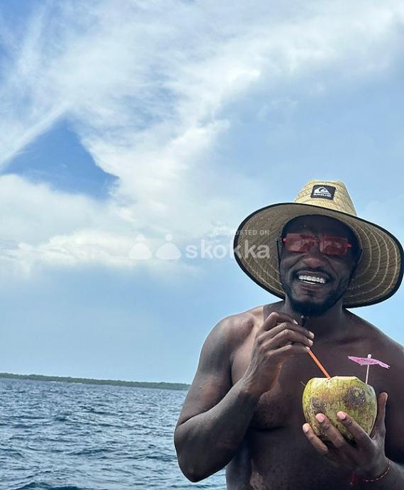 De paso por Santiago DE VISITA MACHO NEGRO estatura 1.85 cm DOMINANTE MORBOSO/ MASAJE Y SEXO CON DOMINACIÓN/ BDSM /FISTING/ FANTASÍAS/ LLUVIAS DORADA